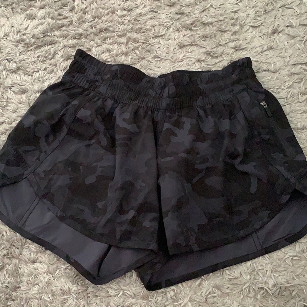 Lululemon tracker 4 inch shorts camo